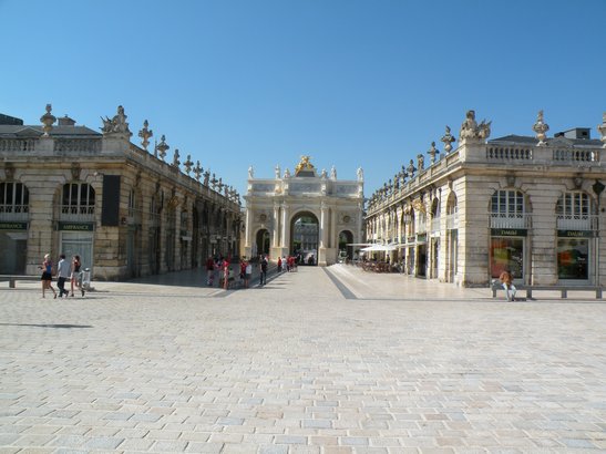  Arc Héré séparant la place Stanislas de la place de la Carrière